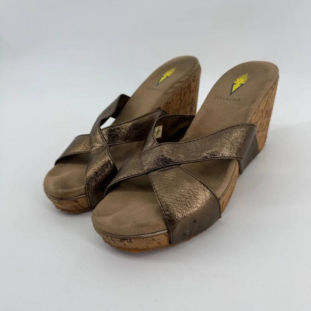 Volatile Womens 8 Metallic Bronze Leather‎ Cork Wedge Sandals High Heel Slide